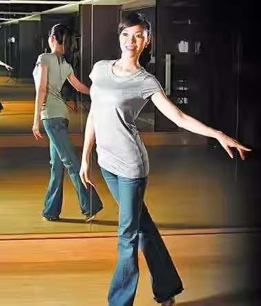 從舞女到闊太:打敗林志玲上位,47歲還要拚命為71歲富豪生四胎,她到底是圖什麼?