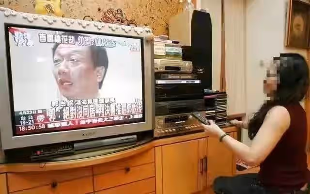 從舞女到闊太:打敗林志玲上位,47歲還要拚命為71歲富豪生四胎,她到底是圖什麼?