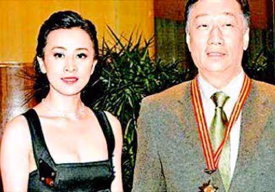 從舞女到闊太:打敗林志玲上位,47歲還要拚命為71歲富豪生四胎,她到底是圖什麼?