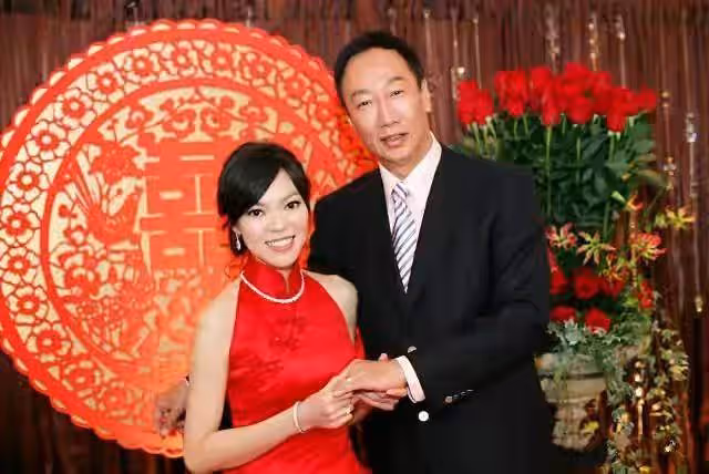 從舞女到闊太:打敗林志玲上位,47歲還要拚命為71歲富豪生四胎,她到底是圖什麼?
