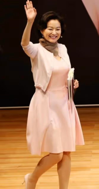 不打針不整容自然老去!林青霞才是歲月美人,剪短髪優雅從容,網友:自然老的樣子真美