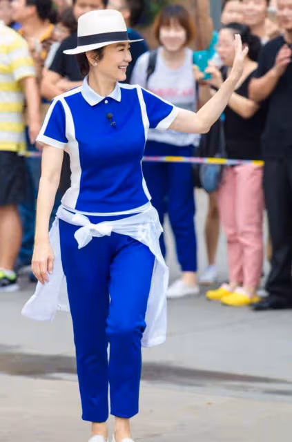不打針不整容自然老去!林青霞才是歲月美人,剪短髪優雅從容,網友:自然老的樣子真美