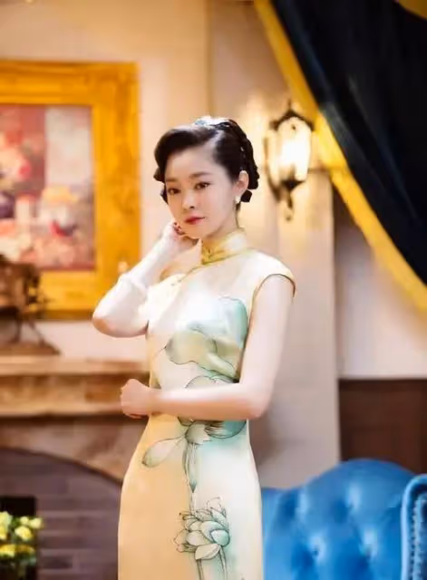 以旗袍形象出圈的宋軼,小時候曾經懼怕社會,那麼她是如何進入娛樂圈的呢?