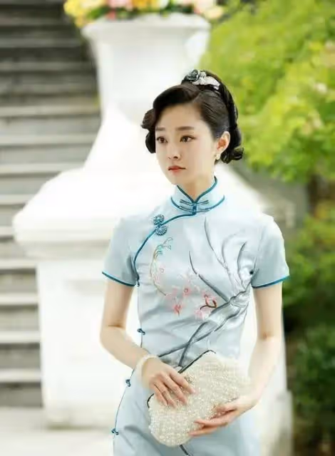 以旗袍形象出圈的宋軼,小時候曾經懼怕社會,那麼她是如何進入娛樂圈的呢?