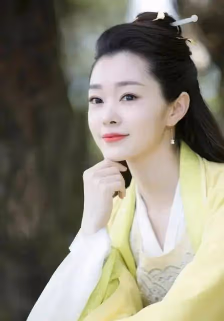 以旗袍形象出圈的宋軼，小時候曾經懼怕社會，那麼她是如何進入娛樂圈的呢？