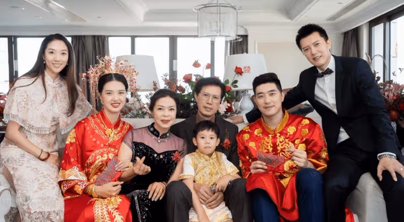 26歲張常寧婚後「開始工作」！打排球美甲，傲人身材，膝蓋傷痕明顯