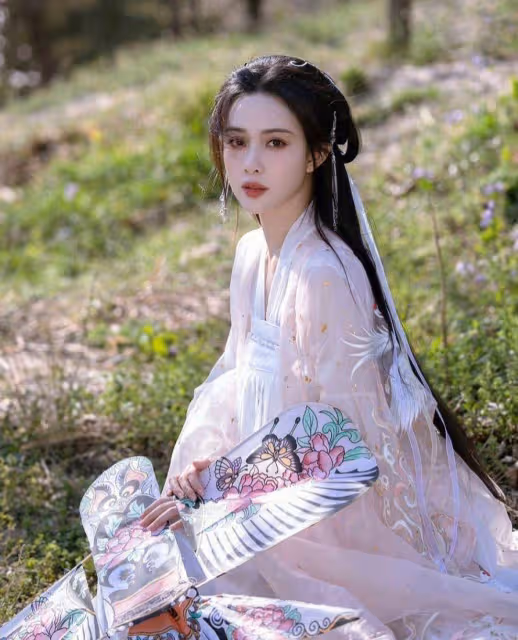 盤點娛樂圈的古裝，劉亦菲美不勝收，曾黎知性，毛曉彤出人意料