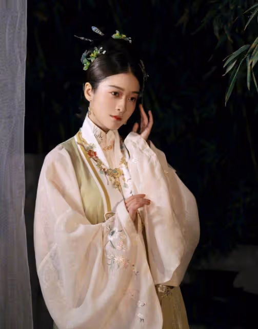 盤點娛樂圈的古裝，劉亦菲美不勝收，曾黎知性，毛曉彤出人意料