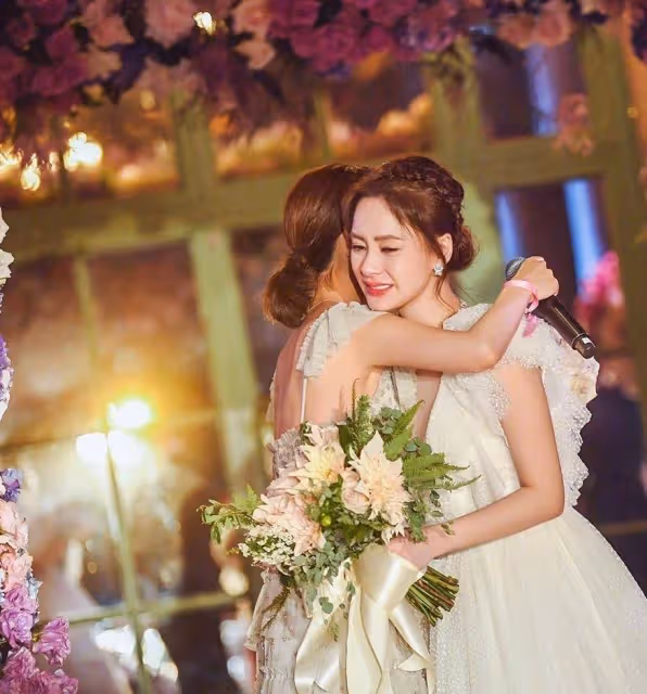 阿嬌前夫賴弘國喜出望外,曬出一家三口合影,三婚後終於當爹了