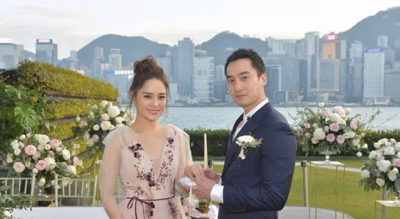 阿嬌前夫賴弘國喜出望外,曬出一家三口合影,三婚後終於當爹了