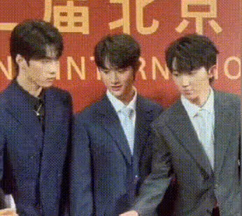 北京電影節紅毯:最狼狽的秀,陳都靈「黑化」,詠梅慧影紅顏大獲全勝