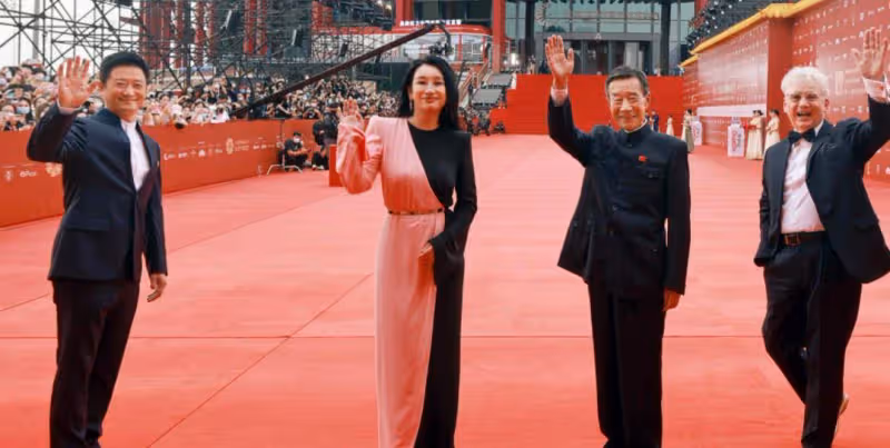 北京電影節紅毯:最狼狽的秀,陳都靈「黑化」,詠梅慧影紅顏大獲全勝