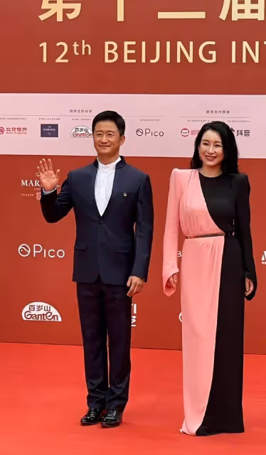 北京電影節紅毯:最狼狽的秀,陳都靈「黑化」,詠梅慧影紅顏大獲全勝