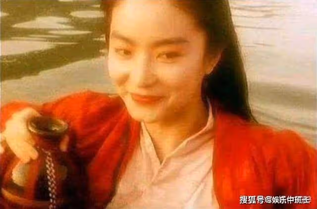 她曾是「台灣第一美女」，下巴變形被指整容失敗，今52歲還在裝嫩