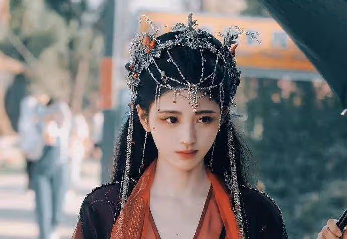 楊紫吃蛋糕？馬思純拖累三字？胡一天自作孽？鞠婧禕演電影？