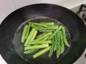 快手美味高顏值的蟶子蘆筍