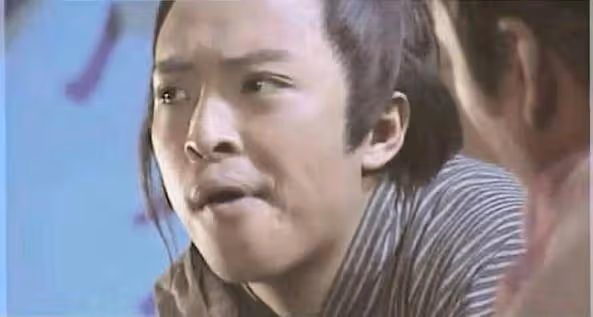 他是蔣勤勤同學，30歲成影帝，被傳窮到送外賣，出道36年卻不火
