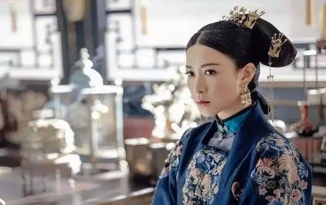 5歲喪父，曾靠賣啤酒賺錢！拒嫁豪門後，她為何逆襲成億萬女星？