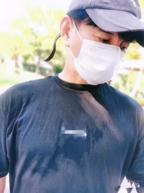 擺脫幸福肥,51歲吳奇隆曬近照,暴瘦一圈回顏值巔峰:所有光鮮的背後,都是苦行僧般的自律