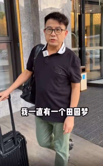 58歲港星黃一山蘇州租老宅,房子裝修殘舊滿地垃圾,每月租金2千