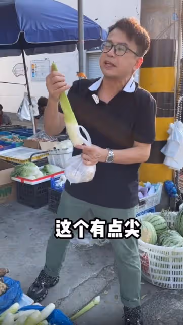 58歲港星黃一山蘇州租老宅,房子裝修殘舊滿地垃圾,每月租金2千