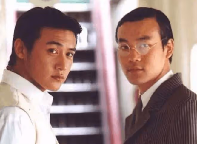 影帝廖凡獨自騎單車出門,鬍子拉碴打扮隨意,把口罩掛胳膊引爭議