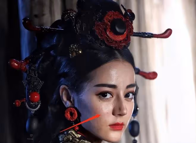滿臉痘、肚子大、皮膚黑!生圖裡的明星,讓我看見了人間真實