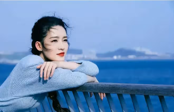 滿臉痘、肚子大、皮膚黑!生圖裡的明星,讓我看見了人間真實
