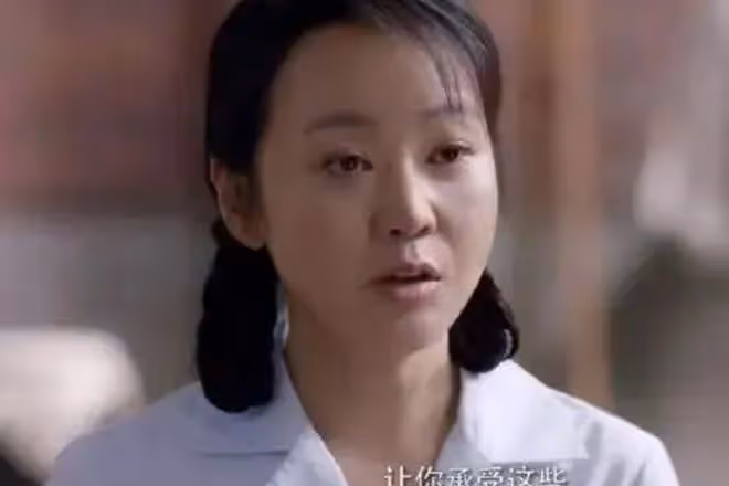 滿臉痘、肚子大、皮膚黑!生圖裡的明星,讓我看見了人間真實