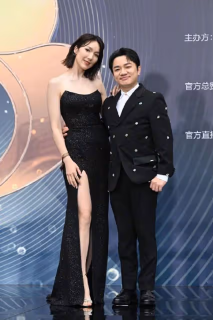 微博電影之夜:張天愛深V,歐陽娜娜長腿吸睛,毛曉彤艷壓李冰冰