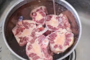 番茄燉牛尾【8月北鼎琺琅鑄鐵鍋食譜】