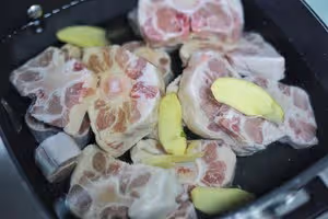 番茄燉牛尾【8月北鼎琺琅鑄鐵鍋食譜】