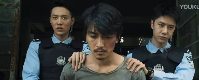 《冰雨火》首播節奏感十足，人物反轉太多，觀眾：我只能相信王一博_陳宇_好人_劇中