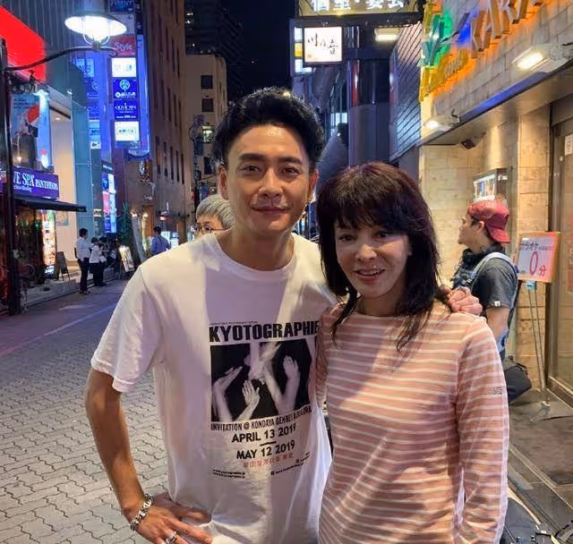 64歲鄭裕玲近照曝光!風華絕代美女瘦了一大圈,膚白貌美氣質不輸少女,風韻猶存氣質依舊:心態不老