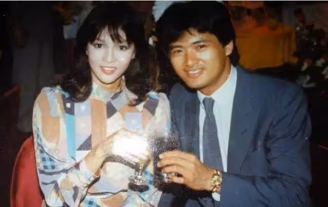 64歲鄭裕玲近照曝光!風華絕代美女瘦了一大圈,膚白貌美氣質不輸少女,風韻猶存氣質依舊:心態不老