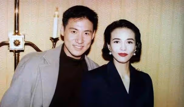 64歲鄭裕玲近照曝光!風華絕代美女瘦了一大圈,膚白貌美氣質不輸少女,風韻猶存氣質依舊:心態不老