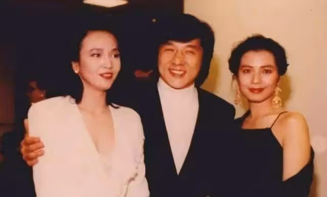 64歲鄭裕玲近照曝光!風華絕代美女瘦了一大圈,膚白貌美氣質不輸少女,風韻猶存氣質依舊:心態不老