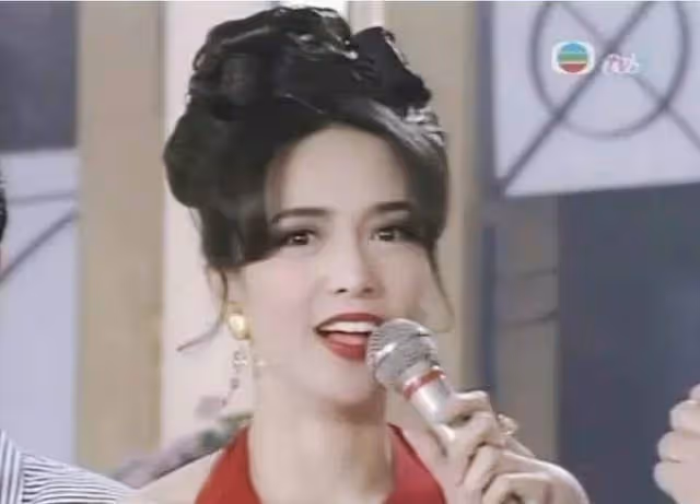 64歲鄭裕玲近照曝光!風華絕代美女瘦了一大圈,膚白貌美氣質不輸少女,風韻猶存氣質依舊:心態不老