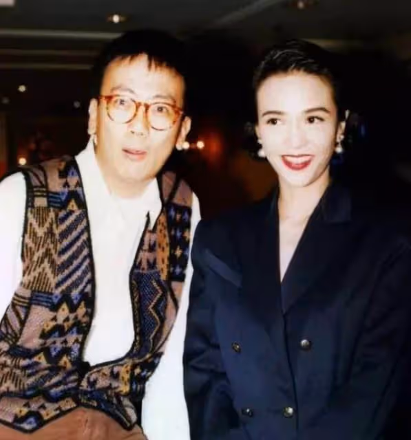 64歲鄭裕玲近照曝光!風華絕代美女瘦了一大圈,膚白貌美氣質不輸少女,風韻猶存氣質依舊:心態不老