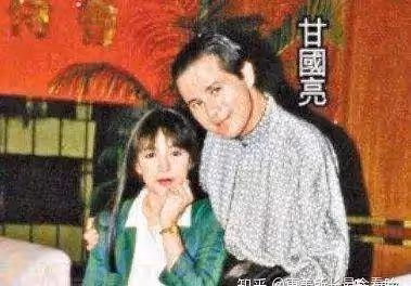 64歲鄭裕玲近照曝光!風華絕代美女瘦了一大圈,膚白貌美氣質不輸少女,風韻猶存氣質依舊:心態不老