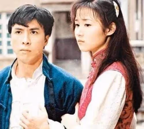 52歲依舊年輕,非甄子丹不嫁的萬綺雯,卻轉身嫁給了編劇