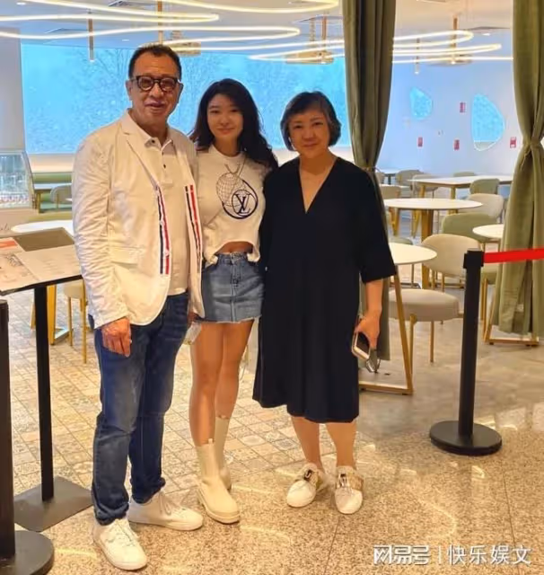 73歲香港資深演員宣布移居海外！30年前已拿到綠卡，已購置豪宅開餐館
