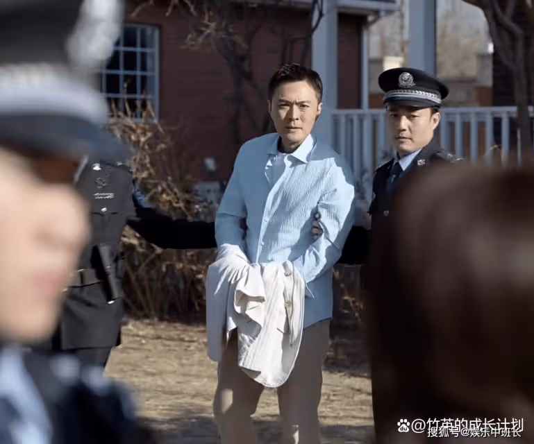 《玫瑰之戰》宋嘉辰入獄，情人離他而去，只有原配為他奔波