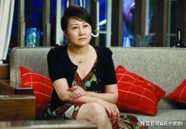 曾經的國民女神，如今成「丈母娘專業戶」，女兒捧了7年也沒捧紅