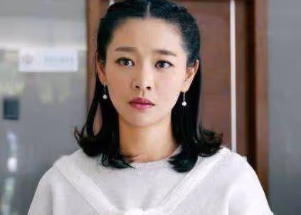 她曾多次飾演張嘉譯老婆,卻沒能被捧紅,演一次張國立女兒就火了