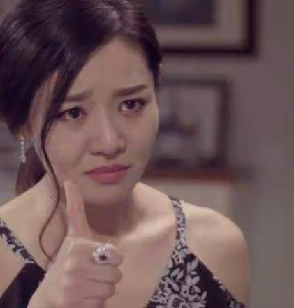 她曾多次飾演張嘉譯老婆,卻沒能被捧紅,演一次張國立女兒就火了