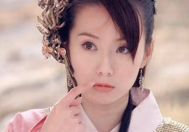 原來這些童年女神都不是中國人,有的結婚退隱,有的離婚破產