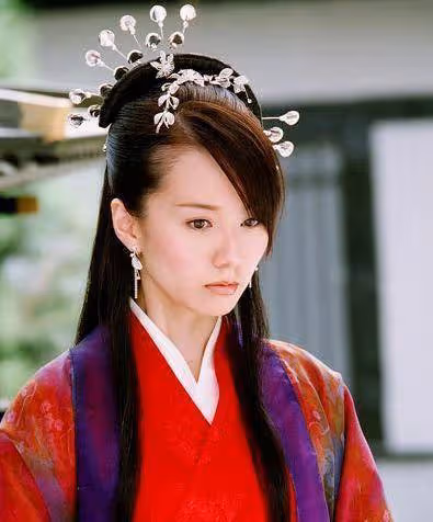 原來這些童年女神都不是中國人,有的結婚退隱,有的離婚破產