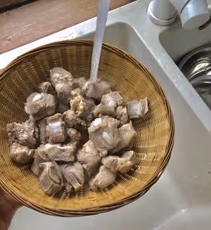 香到隔壁鄰居突然來敲門問我要菜譜的紅燒排骨