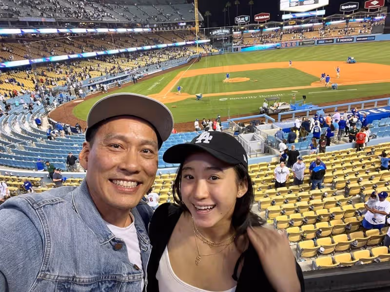 結婚19年拍8次全家福!李詠嫻拍到失控「忍不住淚灑攝影棚」兒女「帥氣登大人模樣」全場驚豔